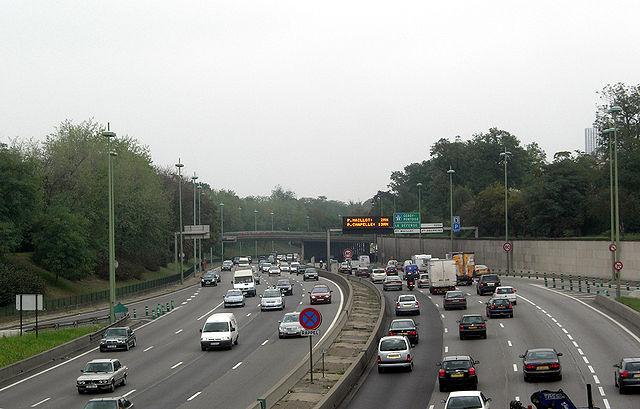 Baisse de 10 km/h sur le périphérique : la Mairie de Paris continue sa politique d’exclusion des conducteurs