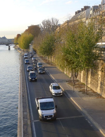 Paris poursuit sa chasse à la voiture