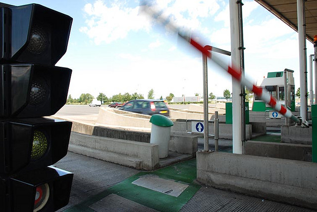 Gratuité, nationalisation ou baisse des tarifs sur les autoroutes : les conducteurs vont encore devoir payer