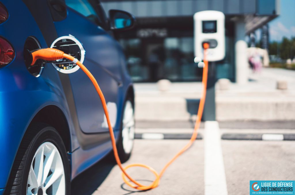 Voiture électrique obligatoire en 2035 : “de multiples contraintes pour les Français”